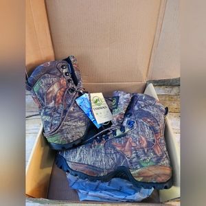 Brand new in box Tamaracks men's boots